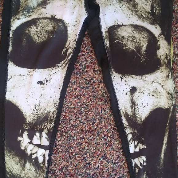 SOLD!! Iron Fist Athletic Loose Tooth Leggings - Picture 5 of 8
